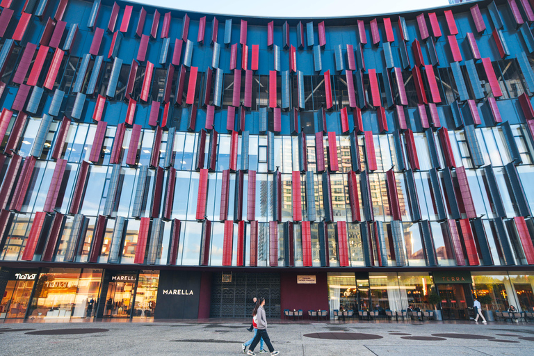 تيرانا: جولة في المدينة مع مصور (احجز قبل يوم واحد!)تيرانا: جولة سيرًا على الأقدام في المدينة مع مصور