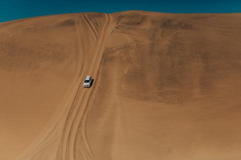 WalvisBay: Full-Day Tour to Sandwich Harbour and Spitzkoppe