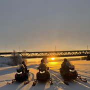 Rovaniemi : excursion en motoneige avec un guide de la région