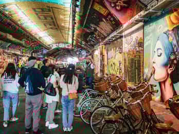 London: Landmarks & Secrets Bike Tour with Pub & Street Art