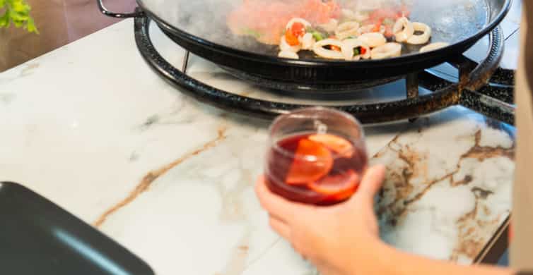 Madrid: Paella & Sangria Classes – Seafood, Chicken or Vegan photo 4