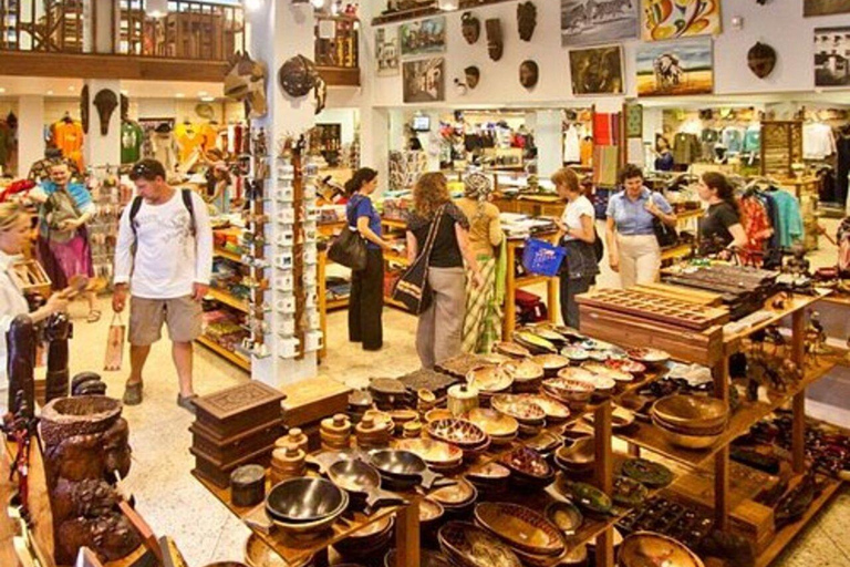 زنجبار: جولة تسوق بصحبة مرشد في المدينة الحجرية وجولة طعام في فورودانيالاصطحاب من الفندق والتوصيل 