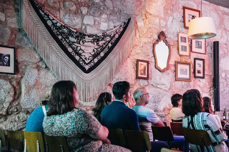 Porto: Concerto di Fado dal vivo con un bicchiere di Porto TawnyPorto: Concerto di Fado dal vivo con vino di Porto e audioguida