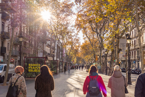 Barcelona: Walking tour with Montjuic Castle & Cable Car Private Tour