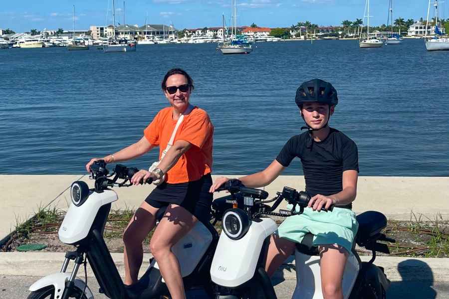 Naples Florida: Downtown Elektro-Moped Tour. Foto: GetYourGuide