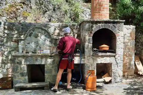 Ohridsee: Bootstour Sv. Naum, Trpjeca mit BBQ Lale Tours