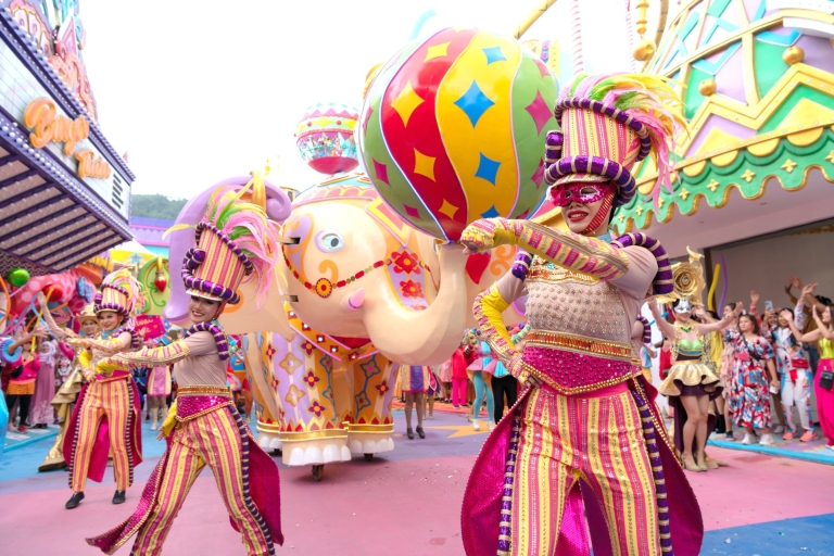 Phuket: Carnival Magic-ticket met diner en transferKoninklijke Zetel
