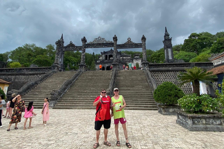 Hue : Crociera in Dragon Boat alla Pagoda e alle Tombe di Thien MuTour privato:Crociera con la barca del drago alla Pagoda e alle Tombe di Thien Mu