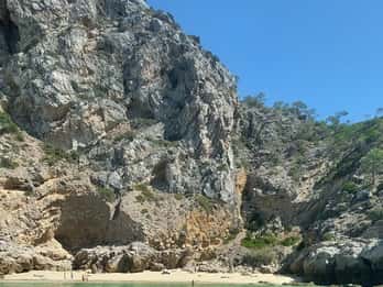 Sesimbra: tour en barco por las bahías y playas secretas con snorkel