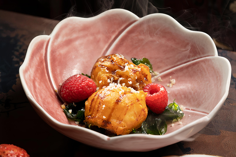 Immersive Six Dynasties Dining & Show Experience in Nanjing Regular Seat Meal+Costume+Headwear+Makeup（3 days in advance）