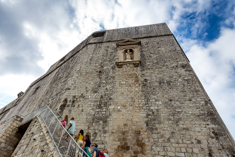 Dubrovnik: tour a pie Desembarco del Rey y Trono de HierroDubrovnik: recorrido a pie por el desembarco del rey y el trono de hierro