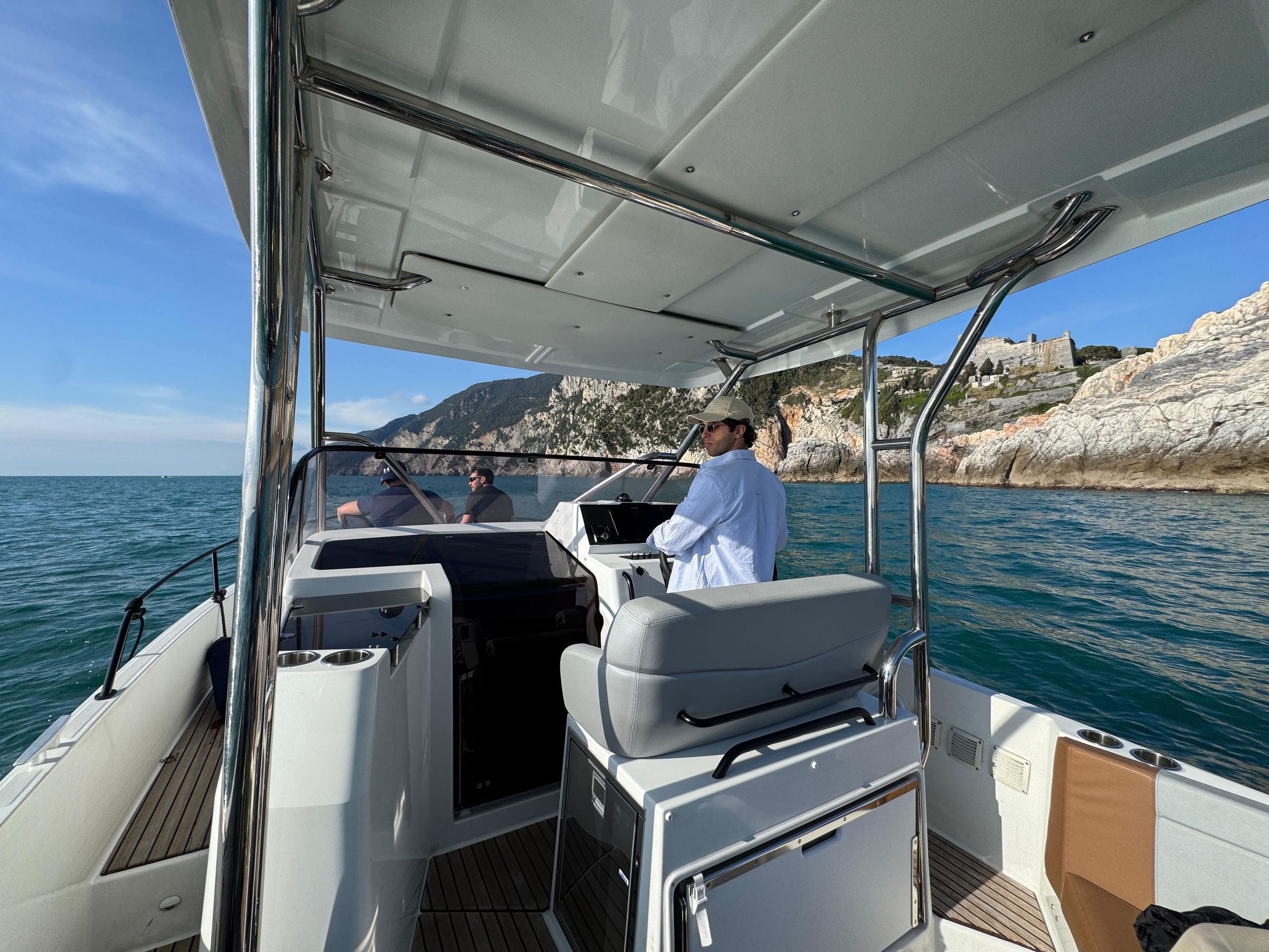 Cinque Terre: Motorboot-Tour mit Wakeboard und Drohne – das ist was für dich!