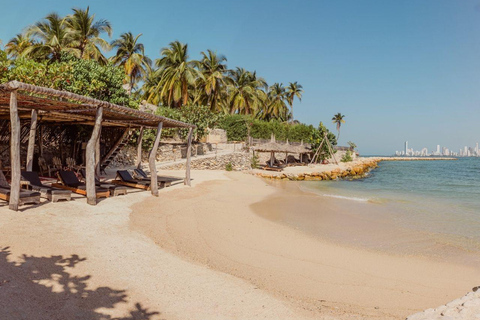 Cartagena: Day trip to Eteka Beach in TierraBomba with lunch