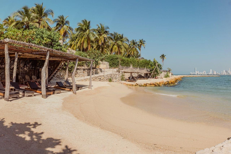 Cartagena: Day trip to Eteka Beach in TierraBomba with lunch
