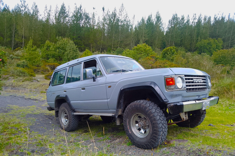 Ecuador: Vintage Toyota Land Cruiser 4x4. Rental with Driver