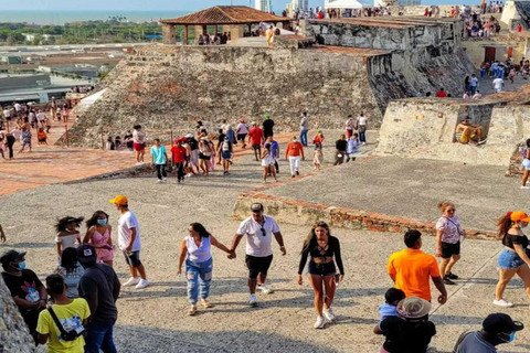 Cartagena: Explore with a city tour aboard a typical "chiva". CITY TOUR PM