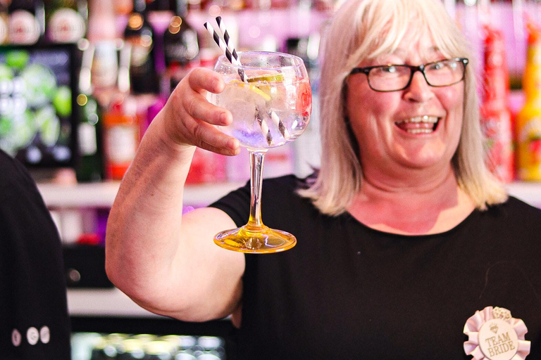 Albufeira: Cocktail Making Class and Karaoke Party with DJ