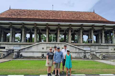 Colombo: Heritage and Culture Tour by Tuk Tuk