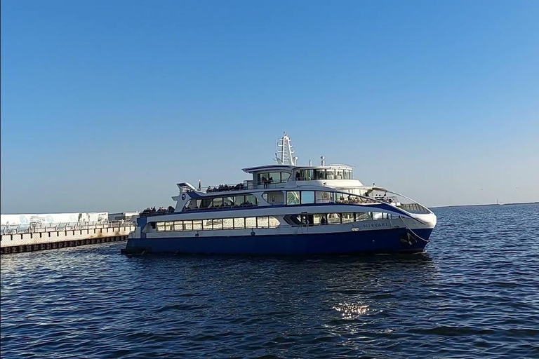 Baku: Caspian Sea Boat Tour with City Skyline Views Baku: Caspian Sea Sightseeing Cruise - Business Class