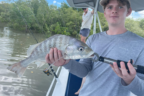 凯恩斯：清晨河口钓鱼包船服务凯恩斯：清晨河口钓鱼包船游 - *私人包船*
