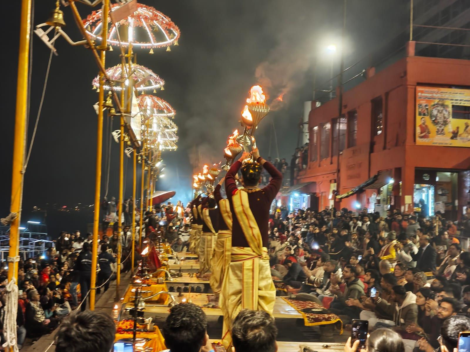 Varanasi: Private spirituelle Tagestour mit Bootsfahrt