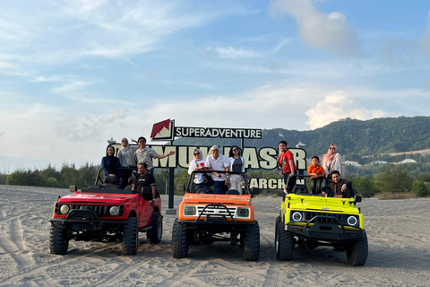 Yogyakarta: aventura de medio día en las dunas de arena y espectáculo en directo al atardecer.Aventura de medio día por las dunas de arena y espectáculo en directo al atardecer