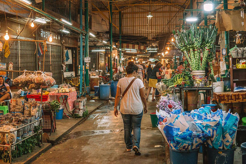 Chiang Mai: Visita nocturna a los templos y comida callejera en Tuk Tuk