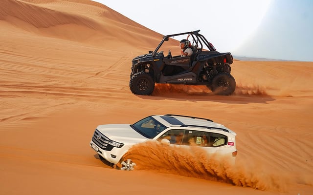 Dubai: safari nel deserto, giro in cammello, sandboarding e dune buggy