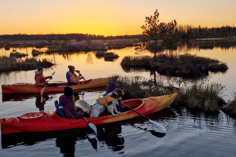 From Riga: Sunrise Kayak or Paddleboard Tour with Pick-Up Double Kayak