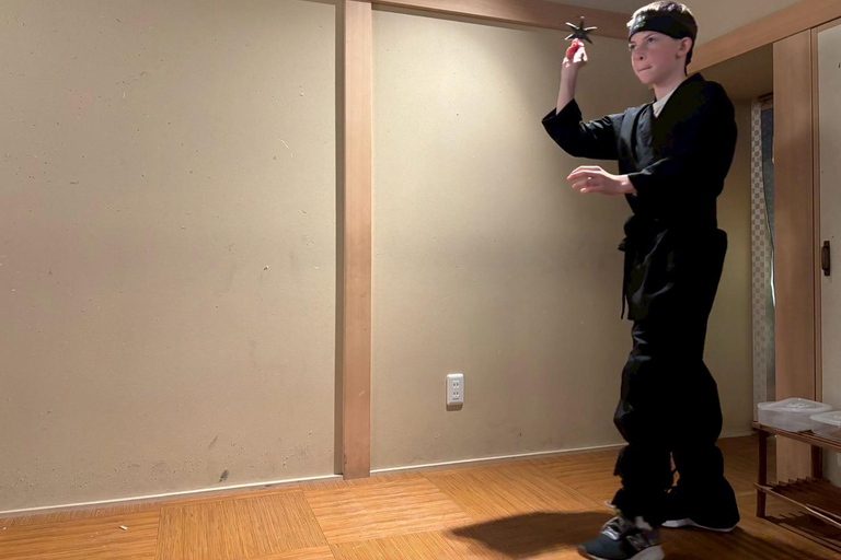Osaka: Ninja Experience Cafe en DotonboriEntrenamiento ninja + alquiler de traje ninja + una bebida + comida