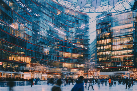 Berlin: Jazda na łyżwach w „Das Center” na Potsdamer PlatzBerlin: Ice Skating at "Das Center" at Potsdamer Platz