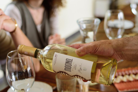 Yerevan: Wine Night Tour with Retro Car Transfers & Photos