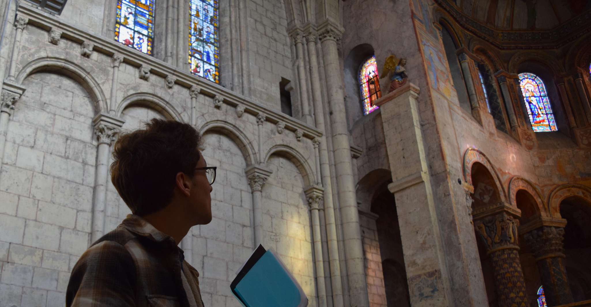 Tour delle chiese cattoliche di Poitiers - Hizvo