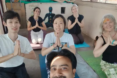 Varanasi: Yoga, Ayurveda, and Cooking Class with Boat Ride