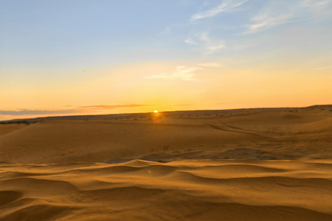 Dżerba: Zachód słońca, wschód słońca i jedna noc w berberyjskim namiocie.Dżerba: zachód słońca, wschód słońca i jedna noc w berberyjskim namiocie.