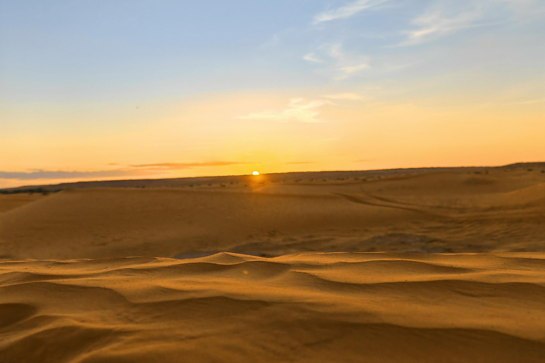 Dżerba: Zachód słońca, wschód słońca i jedna noc w berberyjskim namiocie.Dżerba: zachód słońca, wschód słońca i jedna noc w berberyjskim namiocie.