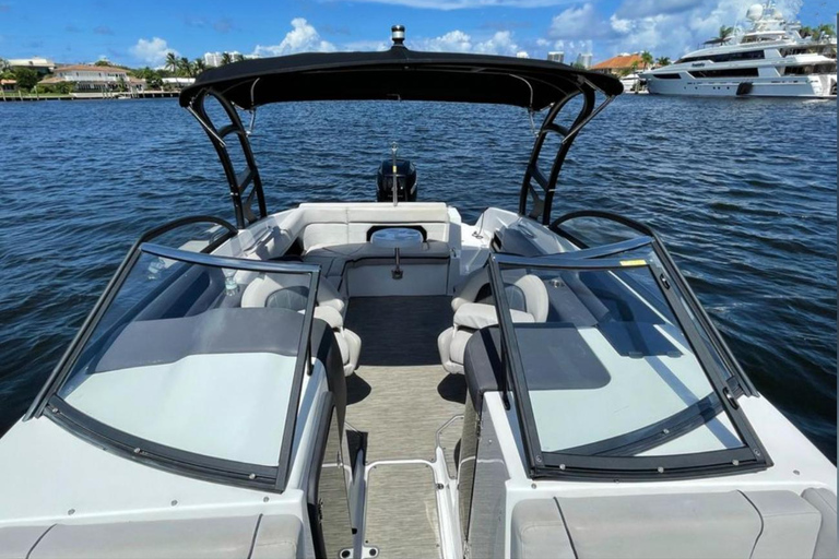 Fort Lauderdale: 11 People Private Boat Rental2 Hours Rental