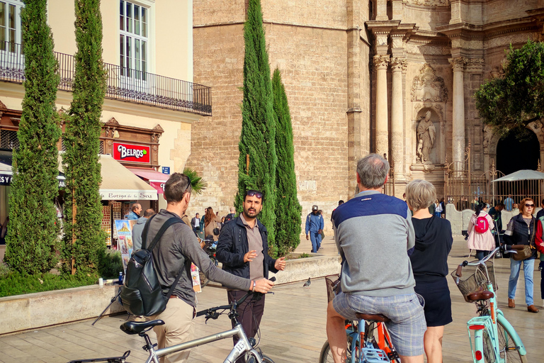 Valencia: tour guidato in e-bike dal centro storico alla Città delle ArtiTour guidato in bici d&#039;epoca