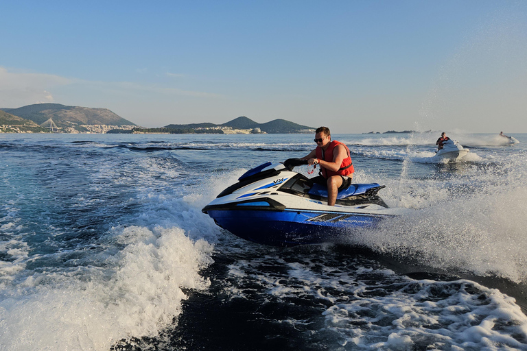 دوبروفنيك: تأجير الدراجات المائية مع معدات الغطس