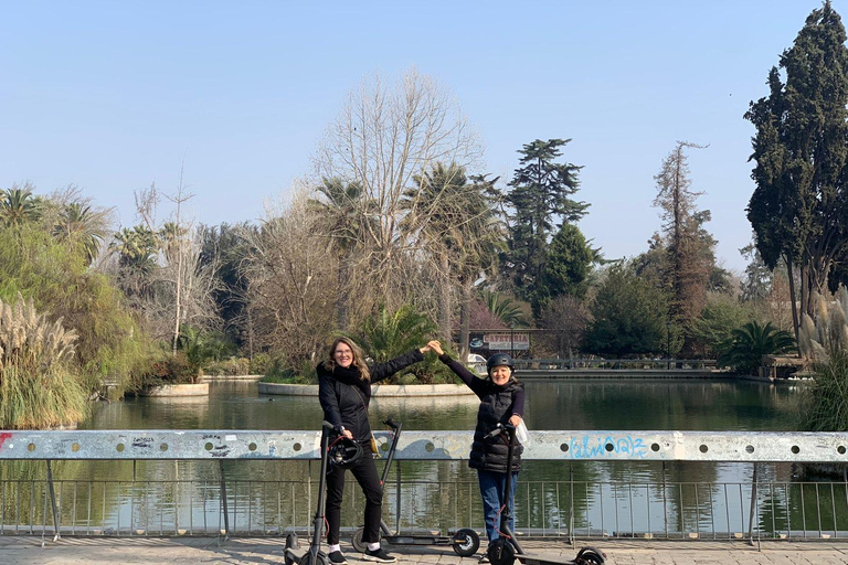 Santiago: Tour della città in scooter elettrico con pranzo