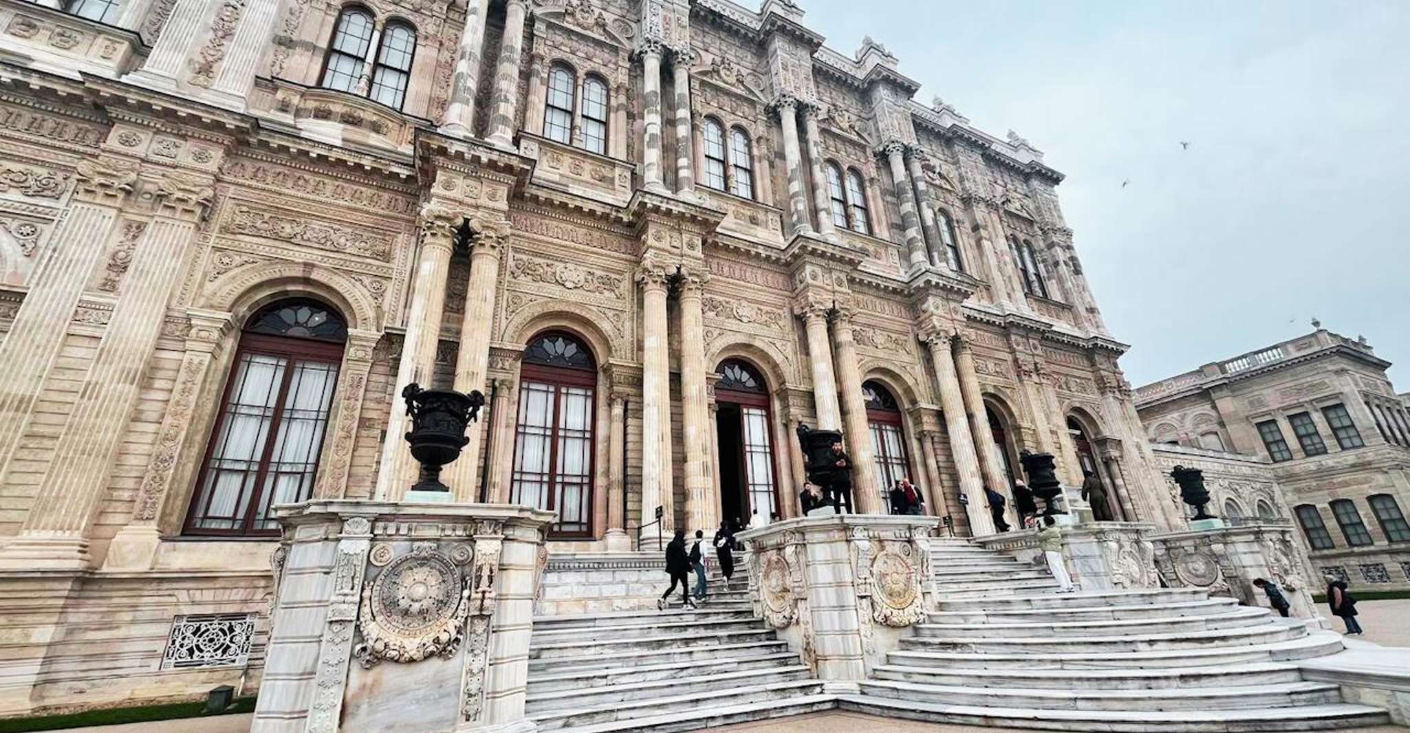 Istanbul, Dolmabahce Palace Skip-the-Line-Eintritt & AudioGuide - Hizvo