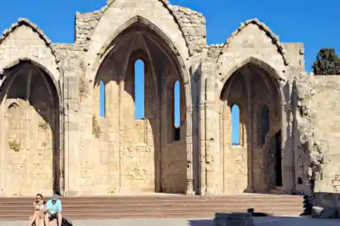 Rhodes: Private Medieval City Treasure Hunt with Food Stops