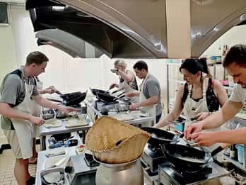 Bangkok : Cours de cuisine thaïlandaise Maliwan avec visite du marché