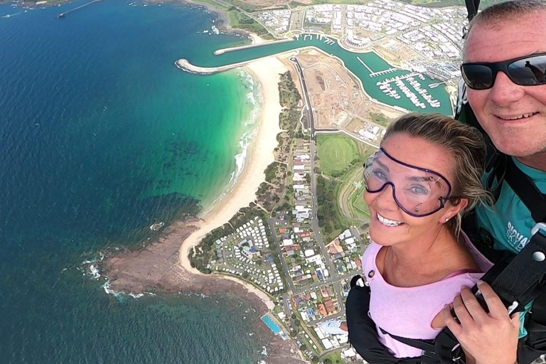 Sydney, Shellharbour: skoki spadochronowe z lądowaniem przy plażySydney, Shellharbour: skok spadochronowy z lądowaniem na plaży