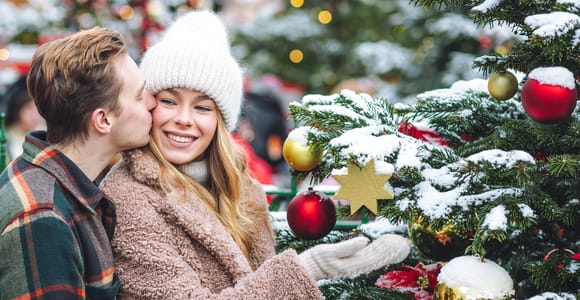 Prague: Christmas Market Photo Shoot with Local Photographer