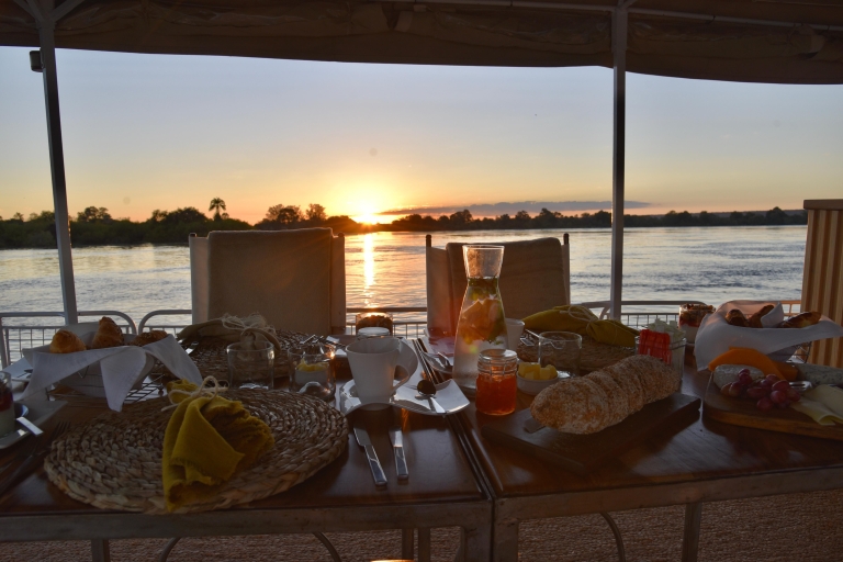 Victoria Falls: privé cruise bij zonsopgang met ontbijt