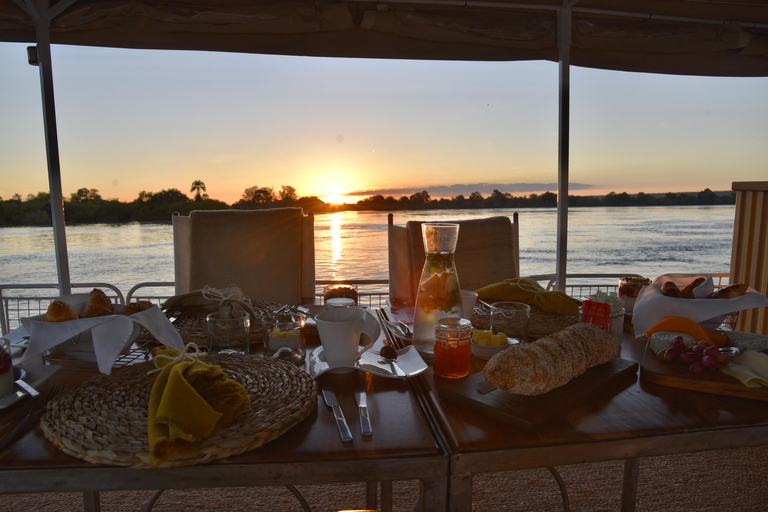 Cataratas Victoria: crucero privado al amanecer con desayuno