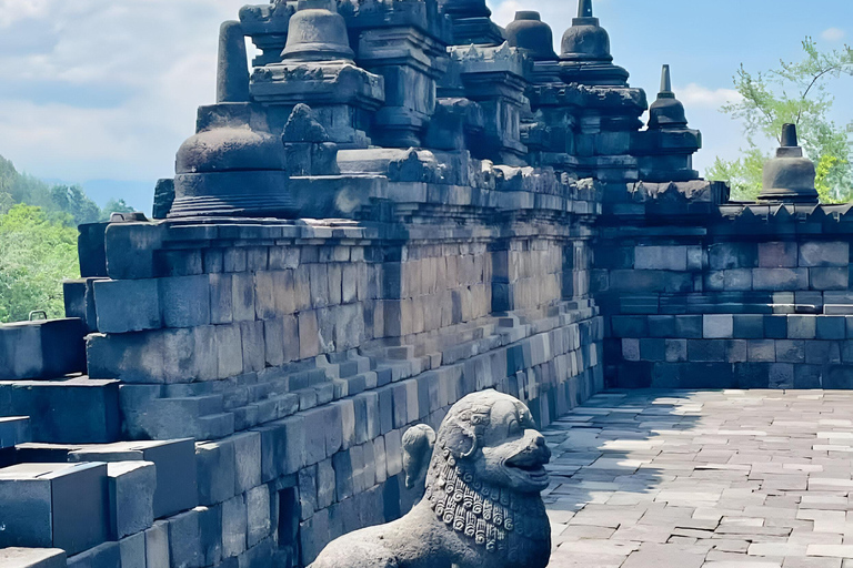 Yogyakarta: Instagrammable Cafes with Temple & Volcano View