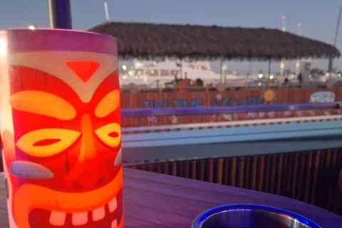 San Diego: Genieße eine Jazz-Kreuzfahrt auf Laki's Liquid Lounge