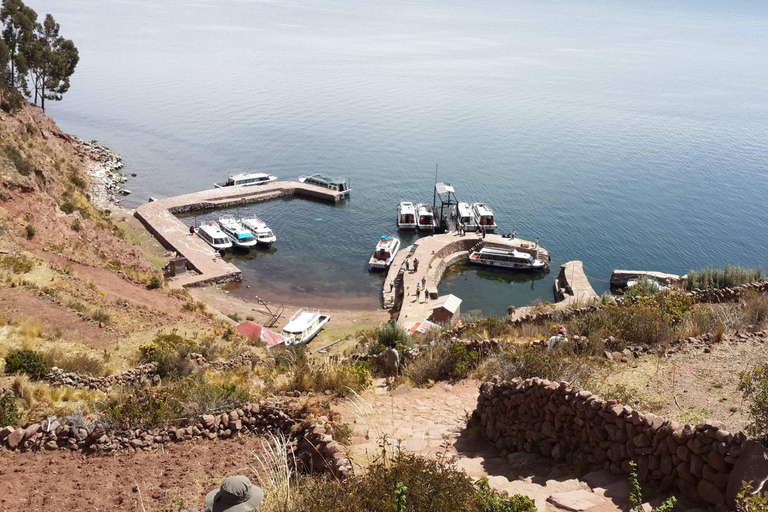 Excursión en barco por los Uros y la isla de Taquile desde PunoDía Completo Uros e Isla Taquile en Lancha Rápida desde Puno